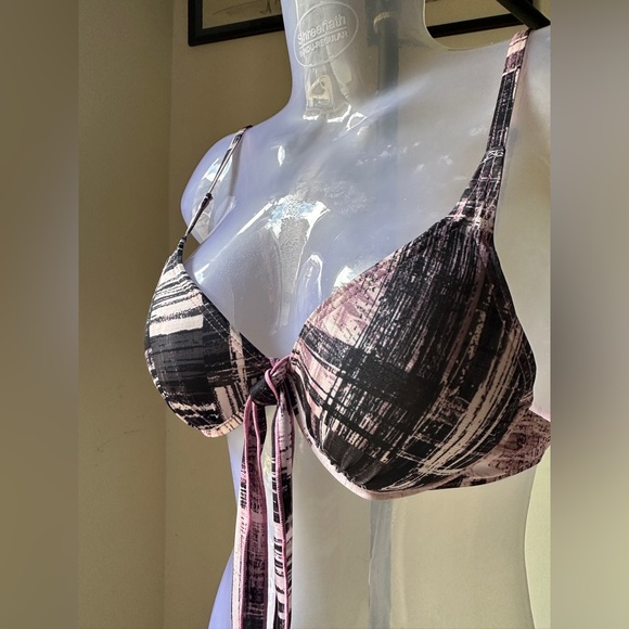 MICHIKO LONDON Bikini Top - Picture 3 of 9